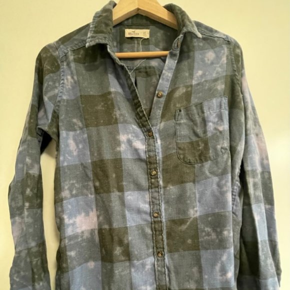 Hollister Tops - Womens x-small hollister blue and grey button up shirt